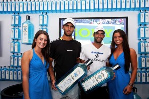 Juan-and-Robert-with-Bombay-Sapphire-models